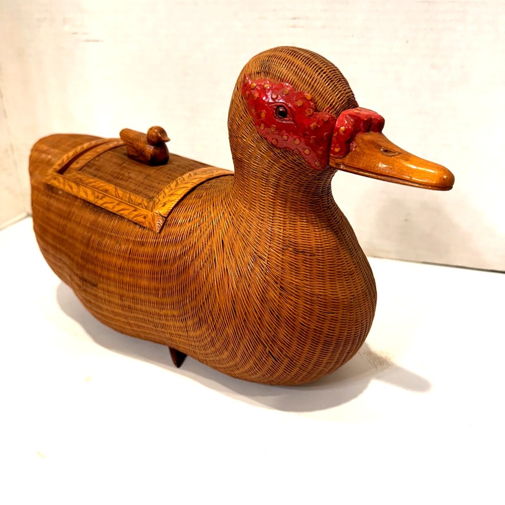 Mid Century SHANGHAI HANDICRAFTS WICKER & CARVED WOOD BASKETRY Basket BOX DUCK - Picture 2 of 16